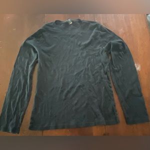 Black long sleeve GAP shirt